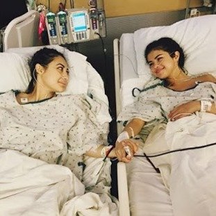 Selena Gomez Jalani Operasi Transplantasi Ginjal