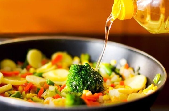 Takut Badan Melar? Ganti Minyak Goreng Biasa dengan Minyak Kelapa