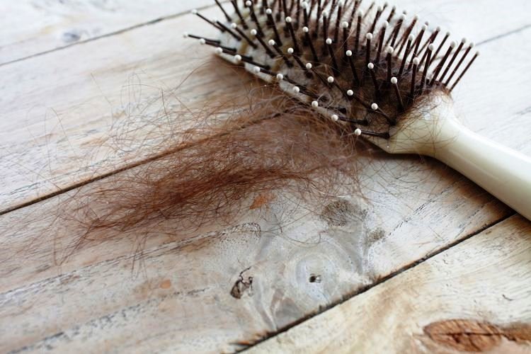 12 Kondisi yang Menyebabkan Rambut Rontok