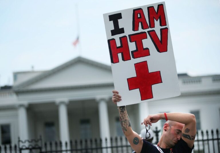 Menguak Mafia Kesehatan Kasus HIV/AIDS