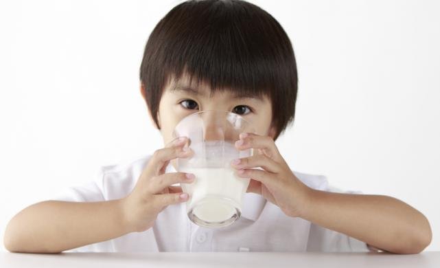 Susu “Full Cream” Lebih Baik Dalam Menjaga Berat Badan Anak