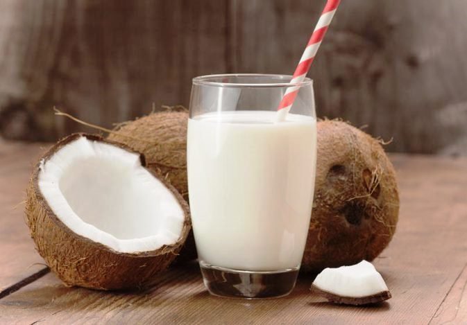 9 Manfaat Kesehatan Santan Mentah / Susu Kelapa