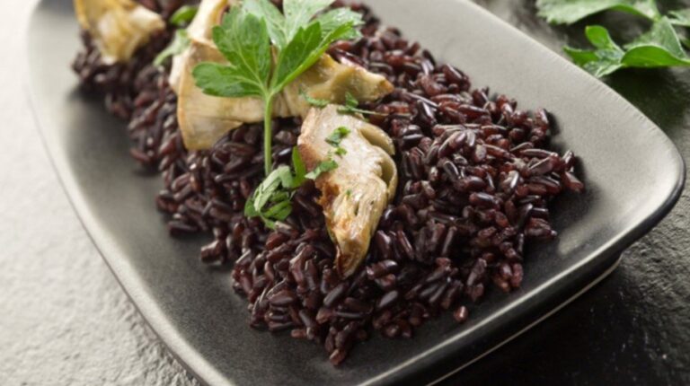 Selain untuk Diet, Ini 11 Manfaat Beras Hitam yang Bisa Kamu Coba