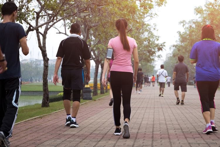 Begini Cara Menurunkan Berat Badan dengan Jalan Kaki