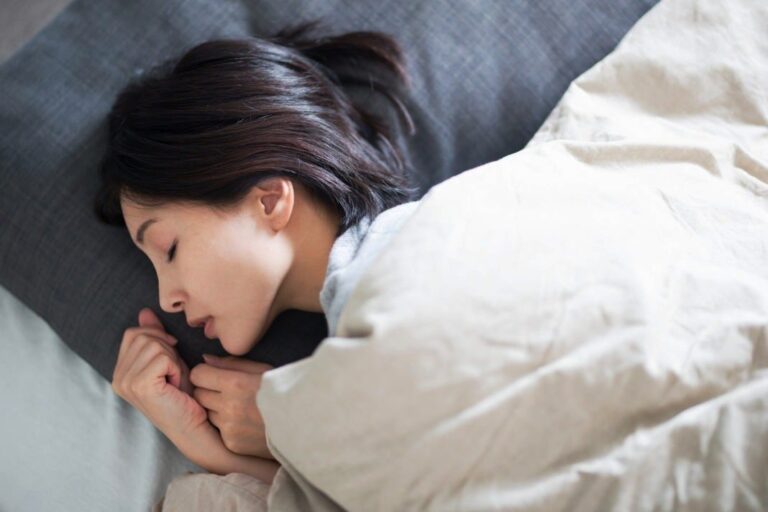Sudah Diet & Olahraga Tapi Tetap Gemuk? Mungkin Anda Kurang Tidur Malam